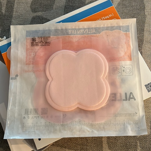 Allevyn Life 66801070 | 8 1/4 Inch x 8 1/4 Inch box of 10 - Picture 8 of 8